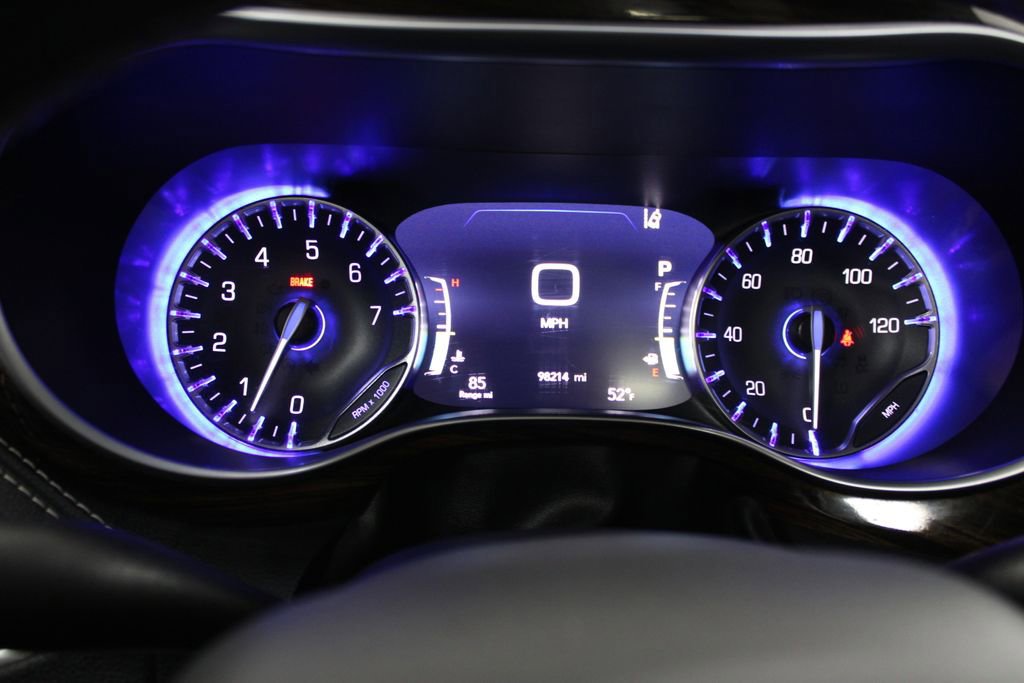 Used 2022 Chrysler Pacifica Limited image 42