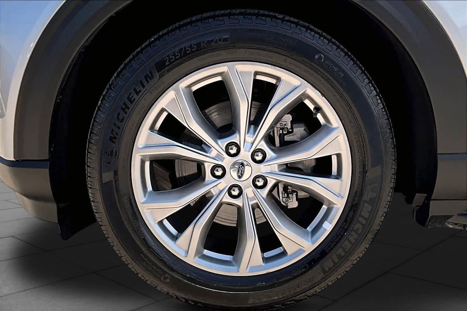 Certified 2024 Ford Explorer XLT w/ Equipment Group 202A RWD image 11
