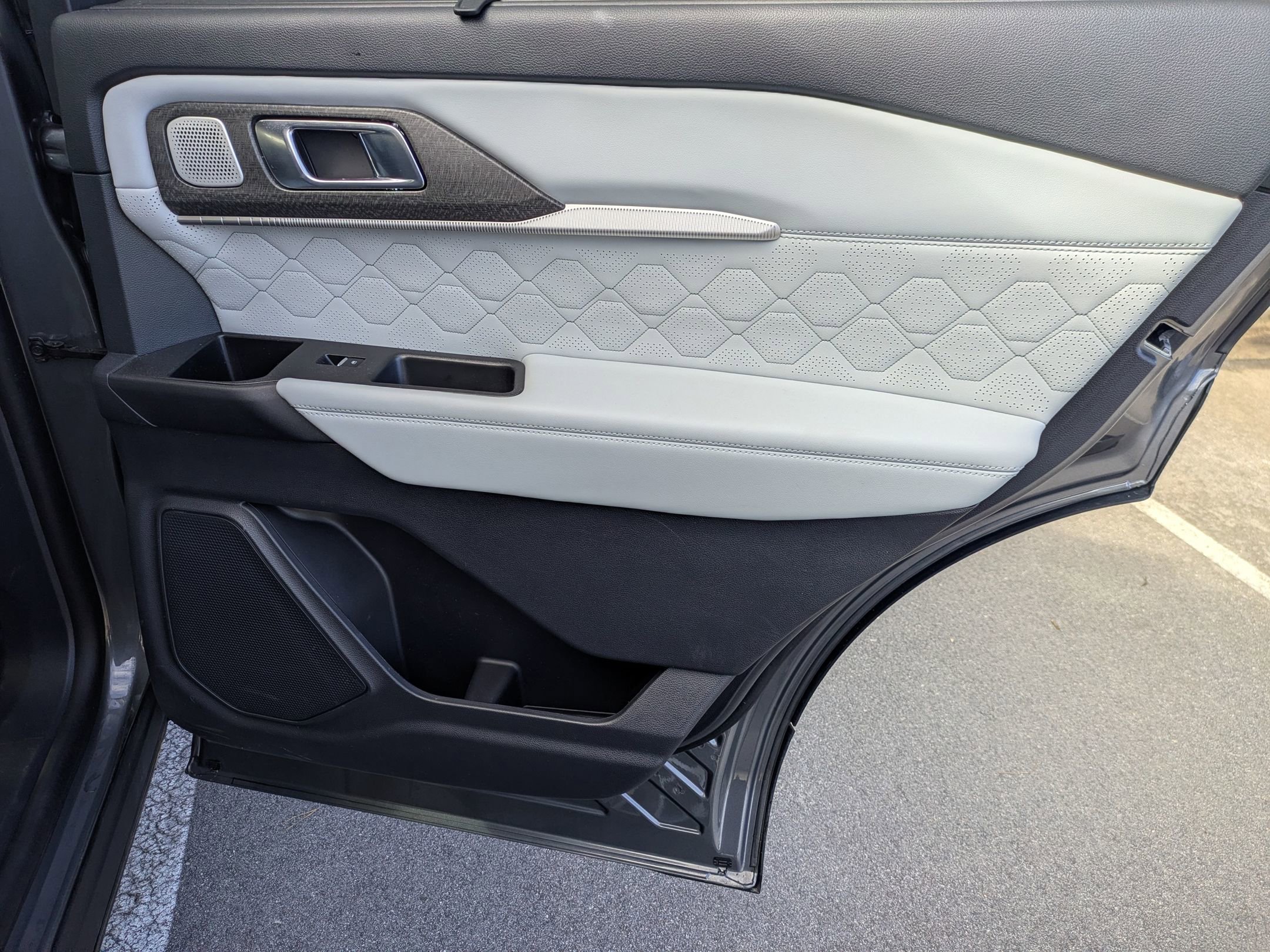 Certified 2025 Ford Explorer Platinum w/ Ultimate Package image 37