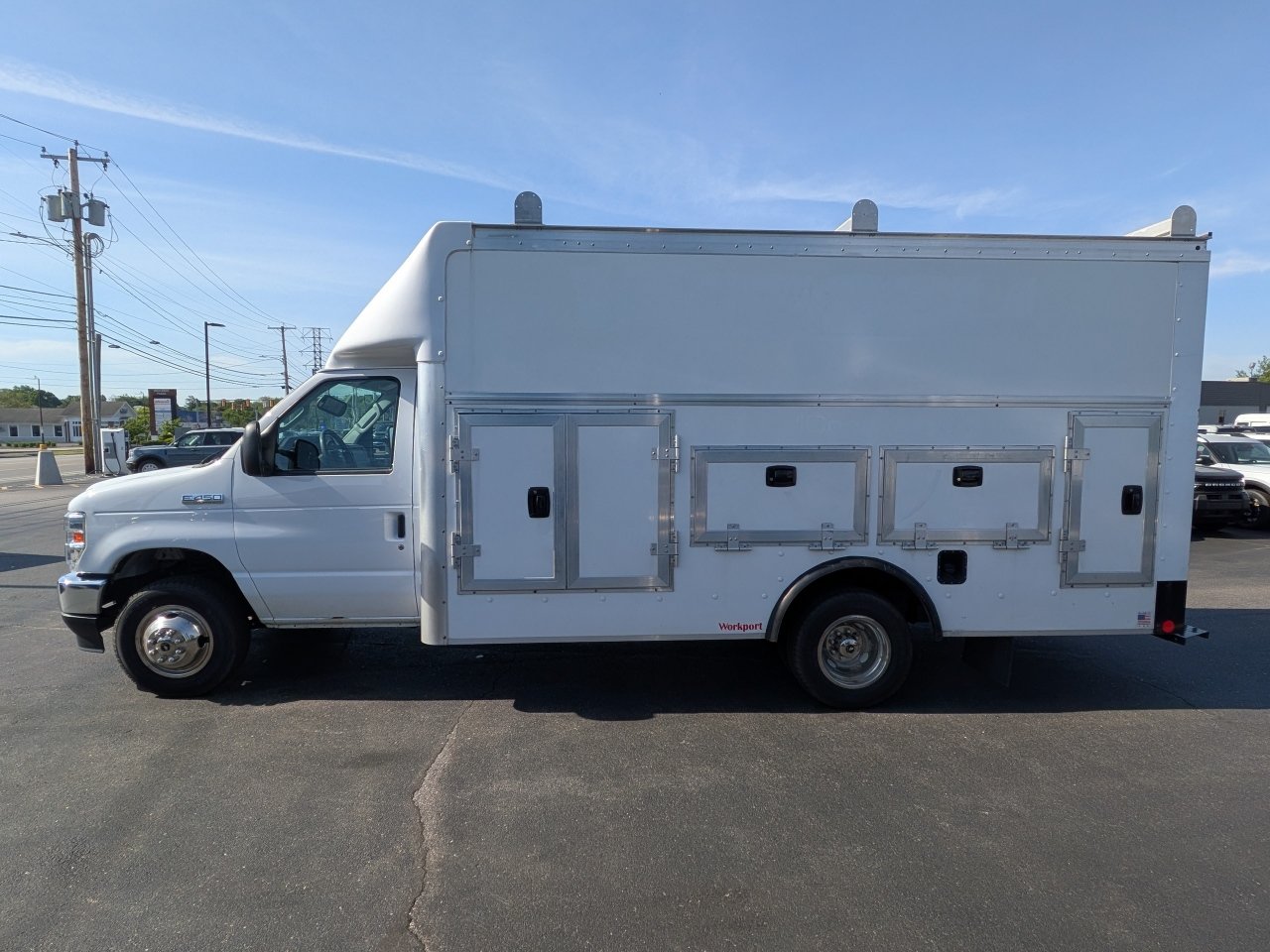 Certified 2022 Ford E-450 and Econoline 450 Super Duty w/ Power Windows & Locks Group RWD image 8