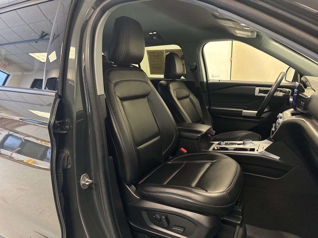 Certified 2023 Ford Explorer XLT w/ Equipment Group 202A image 29