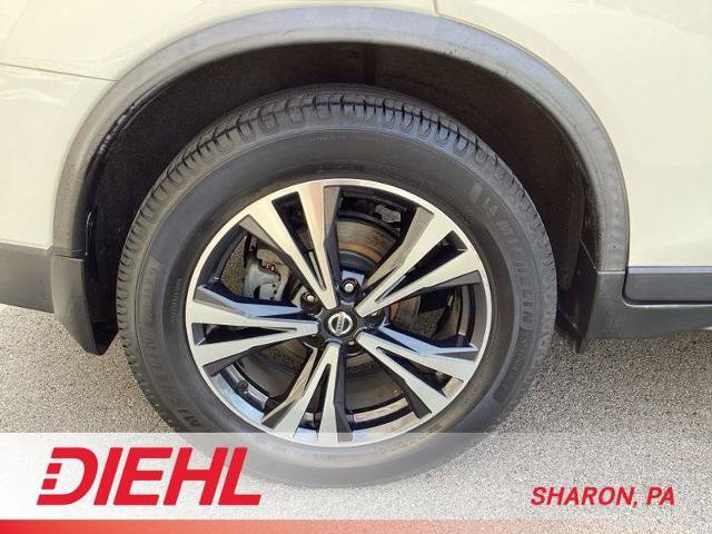 Used 2019 Nissan Rogue SV w/ Premium Package FWD image 16