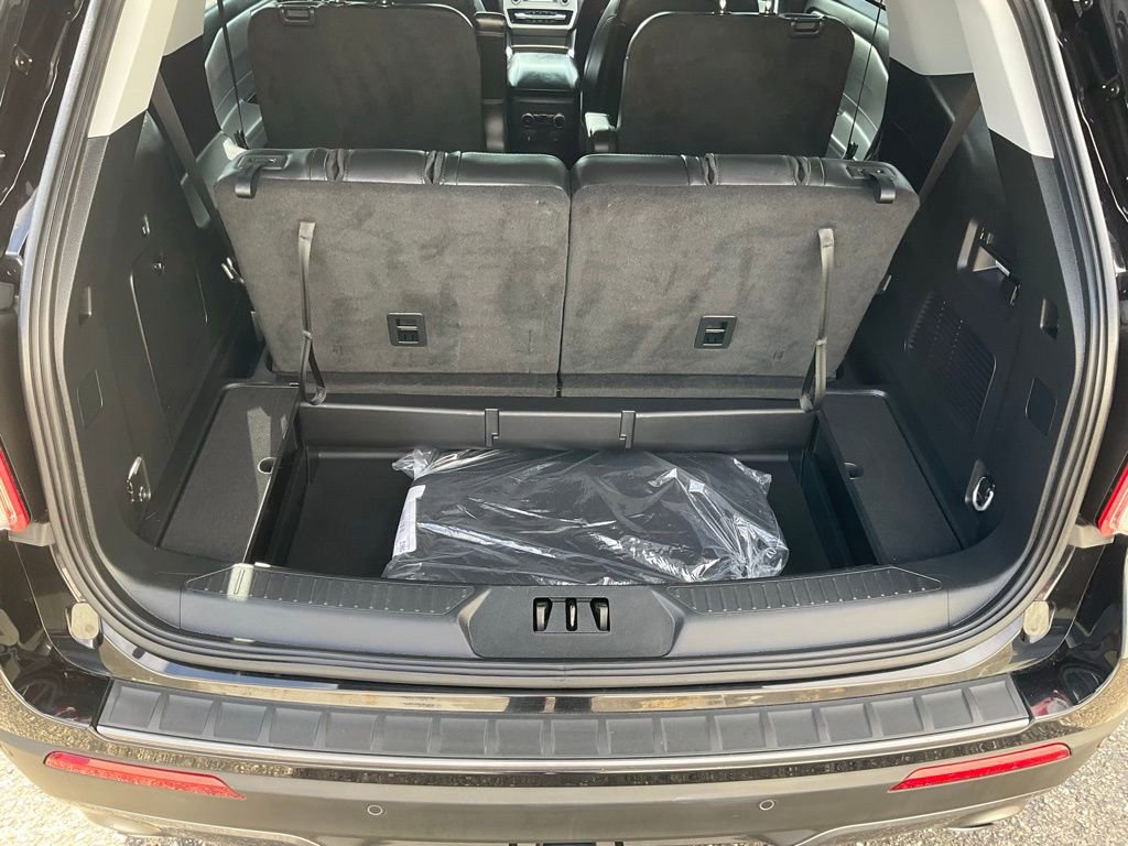 Certified 2024 Ford Explorer XLT w/ Equipment Group 202A image 13