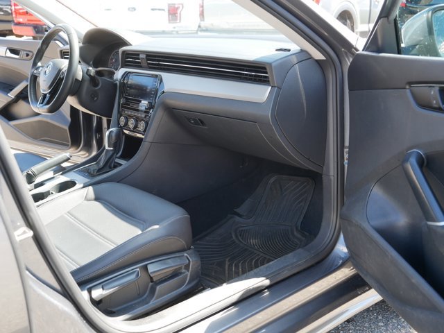 Used 2021 Volkswagen Passat 2.0T SE FWD image 19