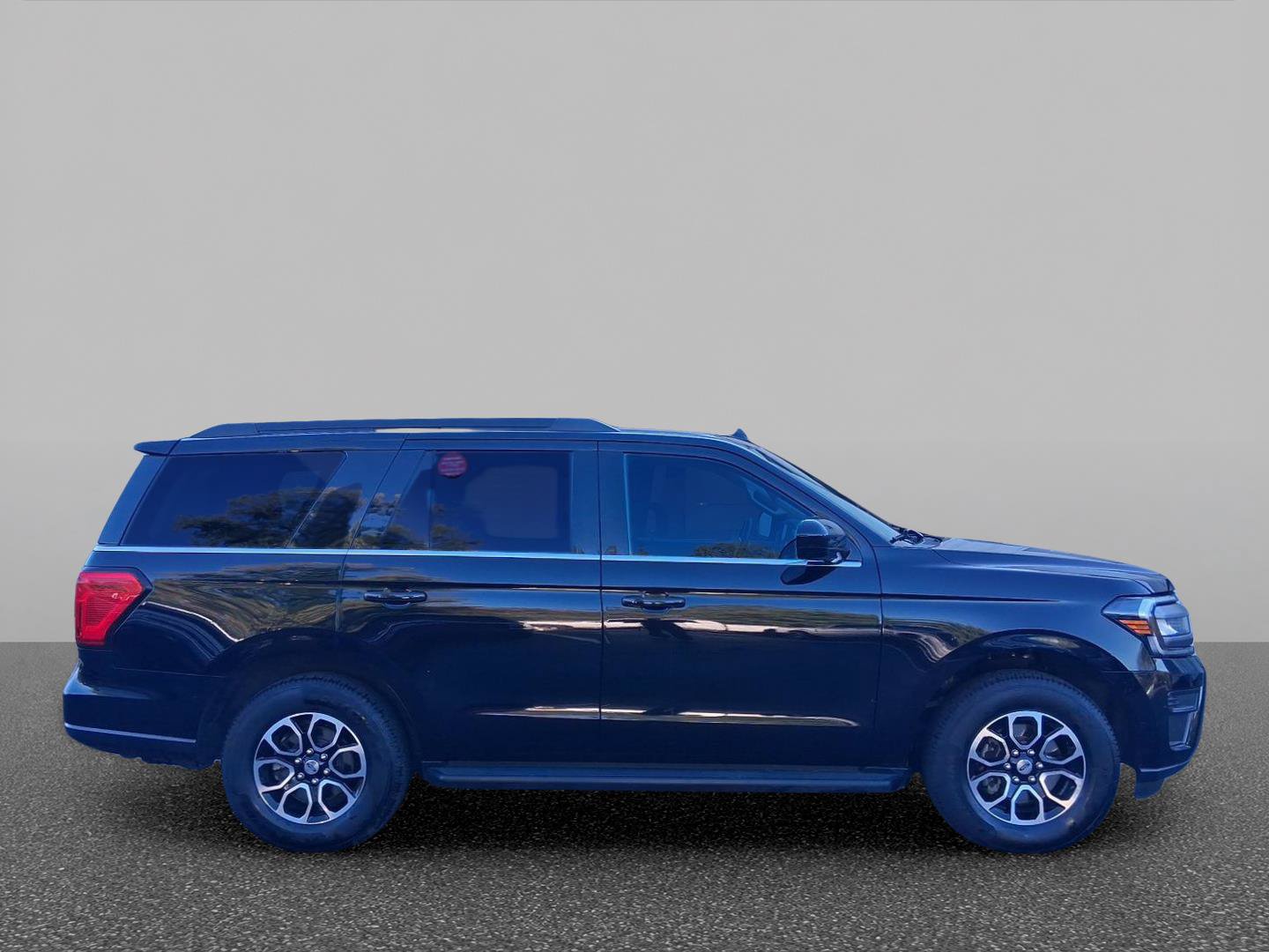Certified 2024 Ford Expedition XLT AWD/4WD image 4