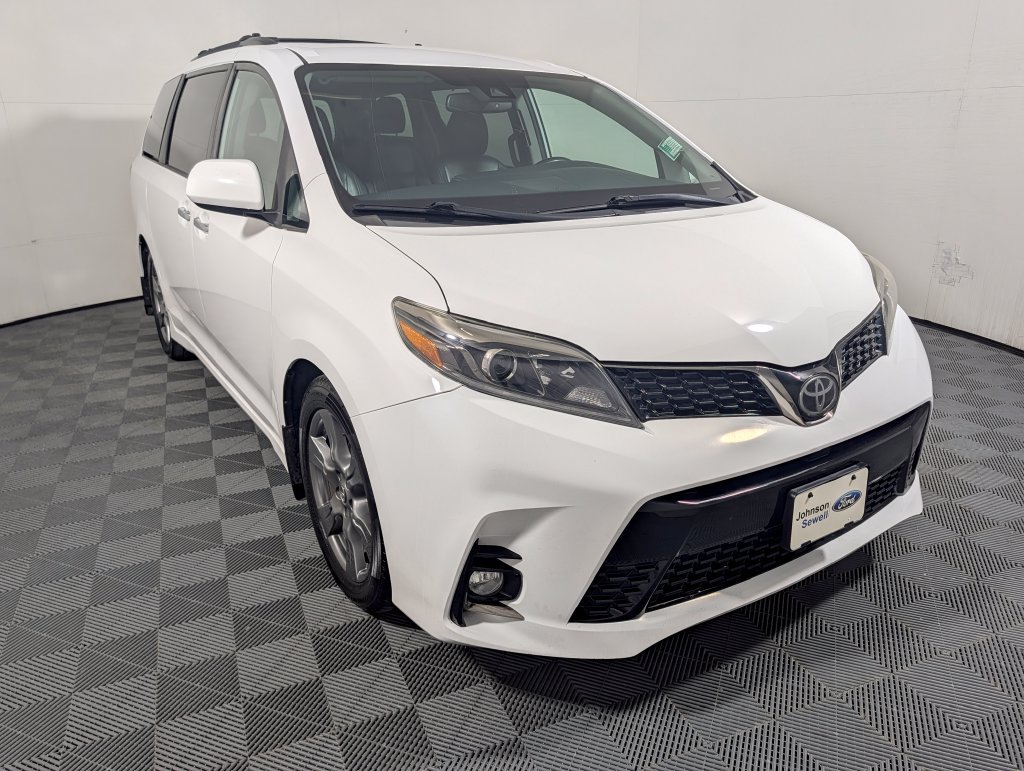 Used 2019 Toyota Sienna SE FWD image 1