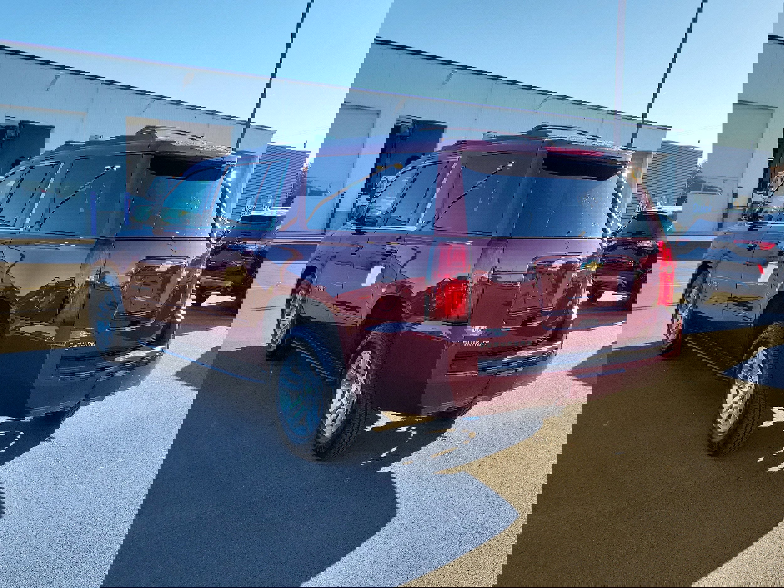 Used 2018 Chevrolet Suburban LT w/ Luxury Package image 2