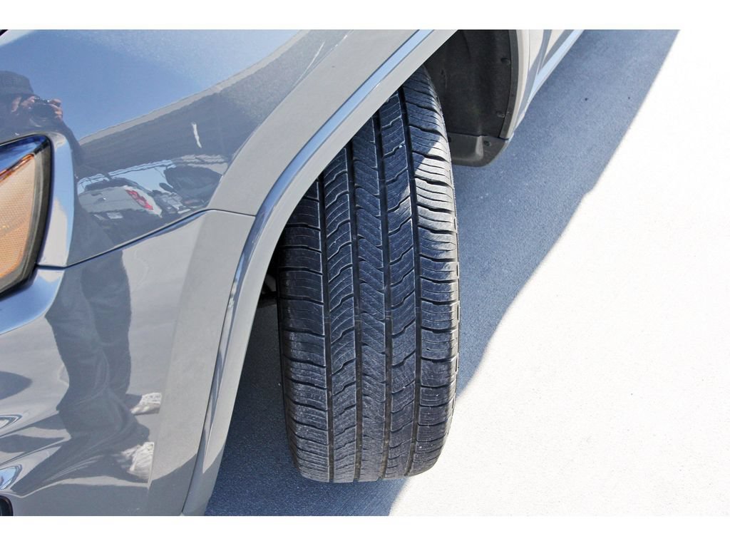 Used 2022 Jeep Grand Cherokee Laredo X RWD image 28