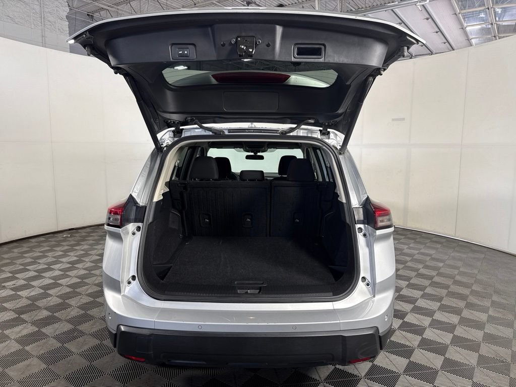Used 2024 Nissan Rogue SV AWD/4WD image 9