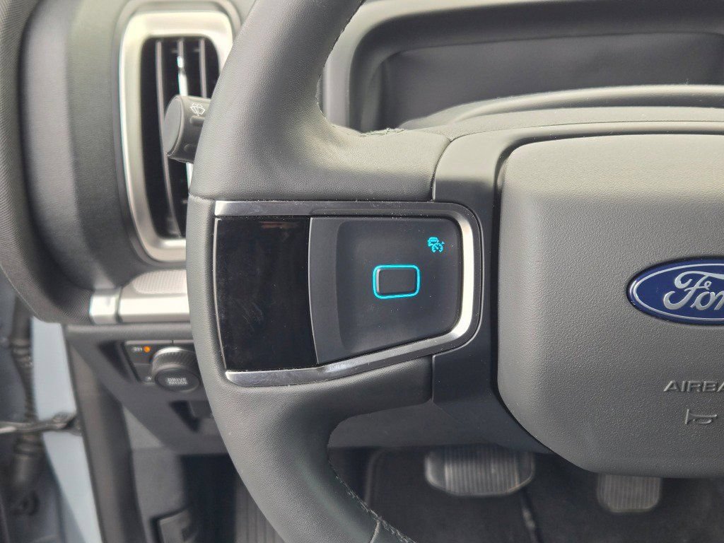 Certified 2025 Ford Expedition Active AWD/4WD image 38