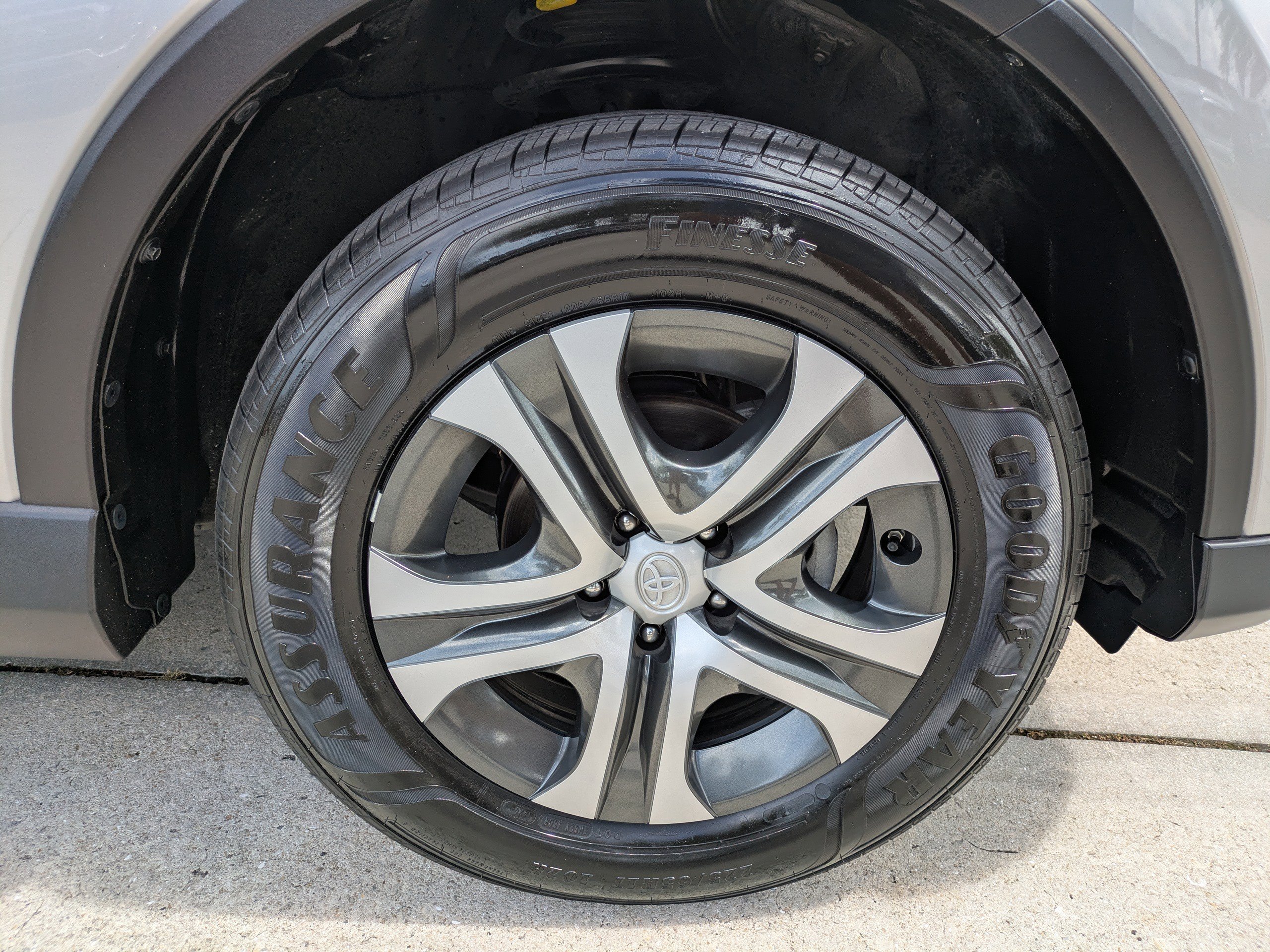 Used 2018 Toyota RAV4 LE w/ All Weather Liner Package FWD image 11