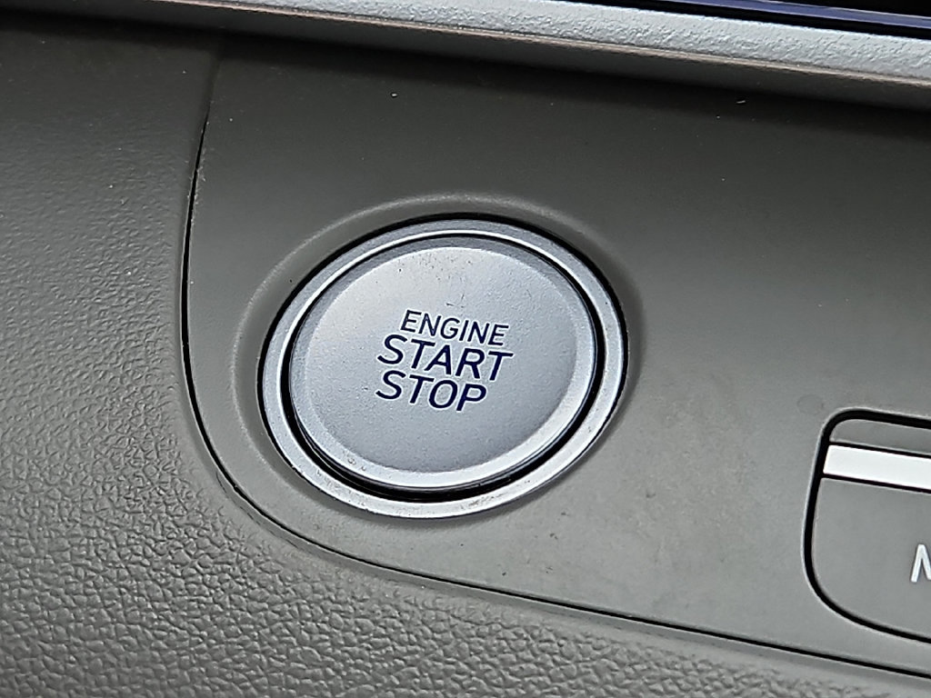 Used 2025 Hyundai Elantra SEL FWD image 22