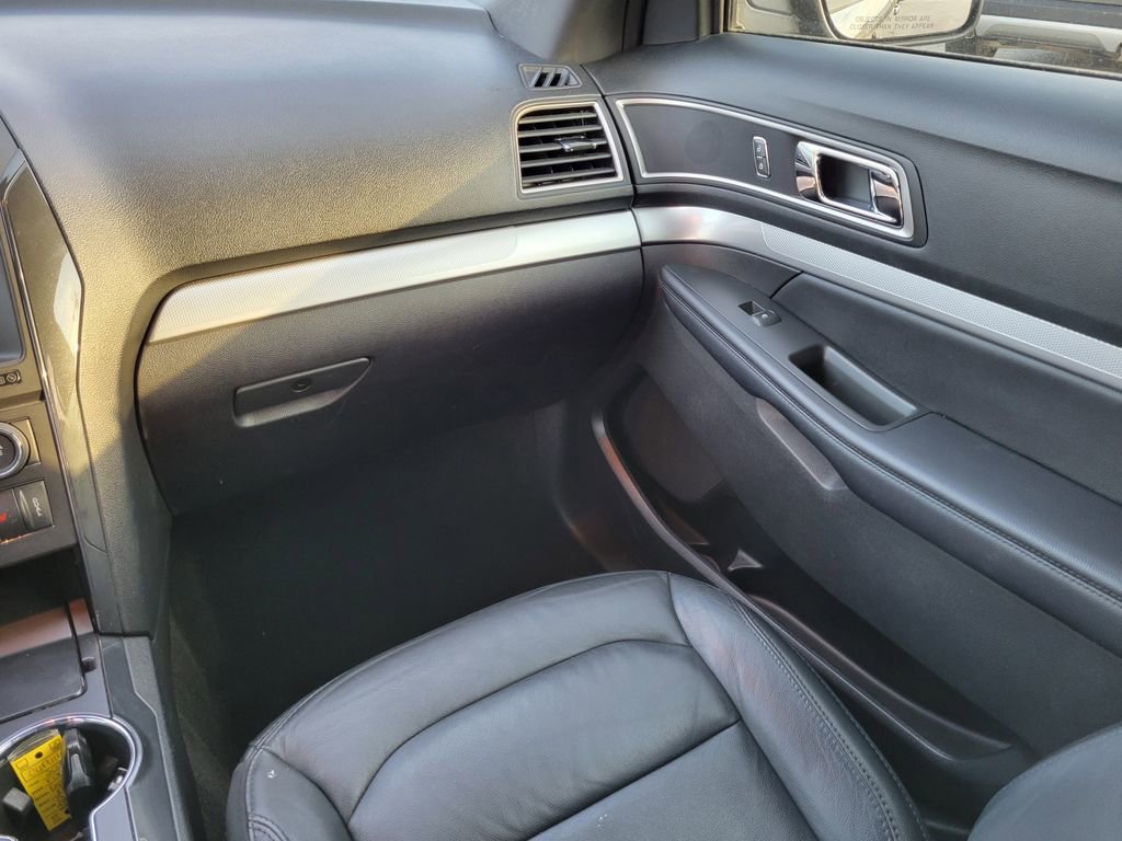 Certified 2017 Ford Explorer XLT w/ Equipment Group 202A image 21