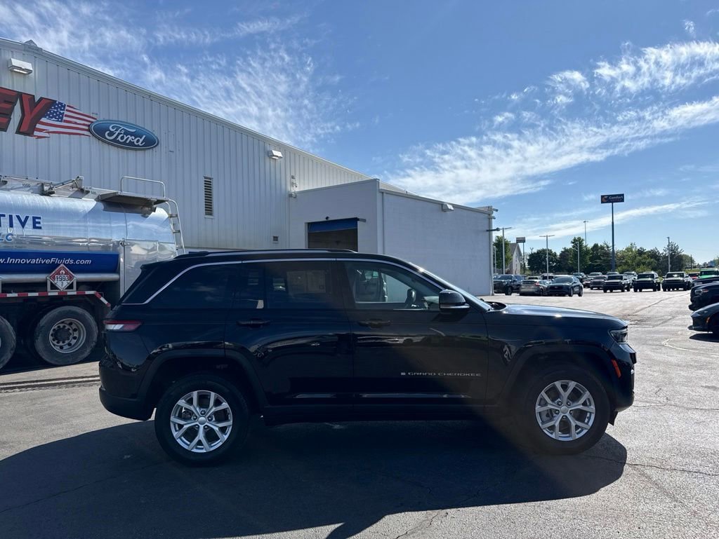 Used 2023 Jeep Grand Cherokee Limited AWD/4WD image 47