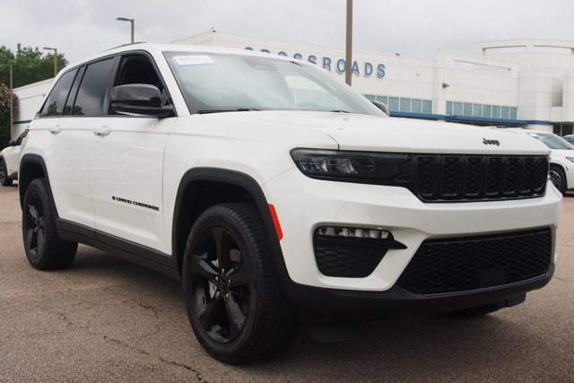 Used 2024 Jeep Grand Cherokee Limited w/ Black Appearance Package AWD/4WD image 1