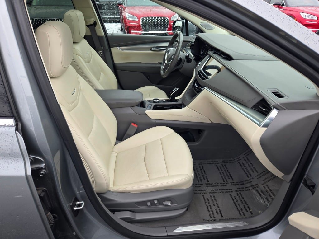 Used 2023 Cadillac XT5 Premium Luxury image 8