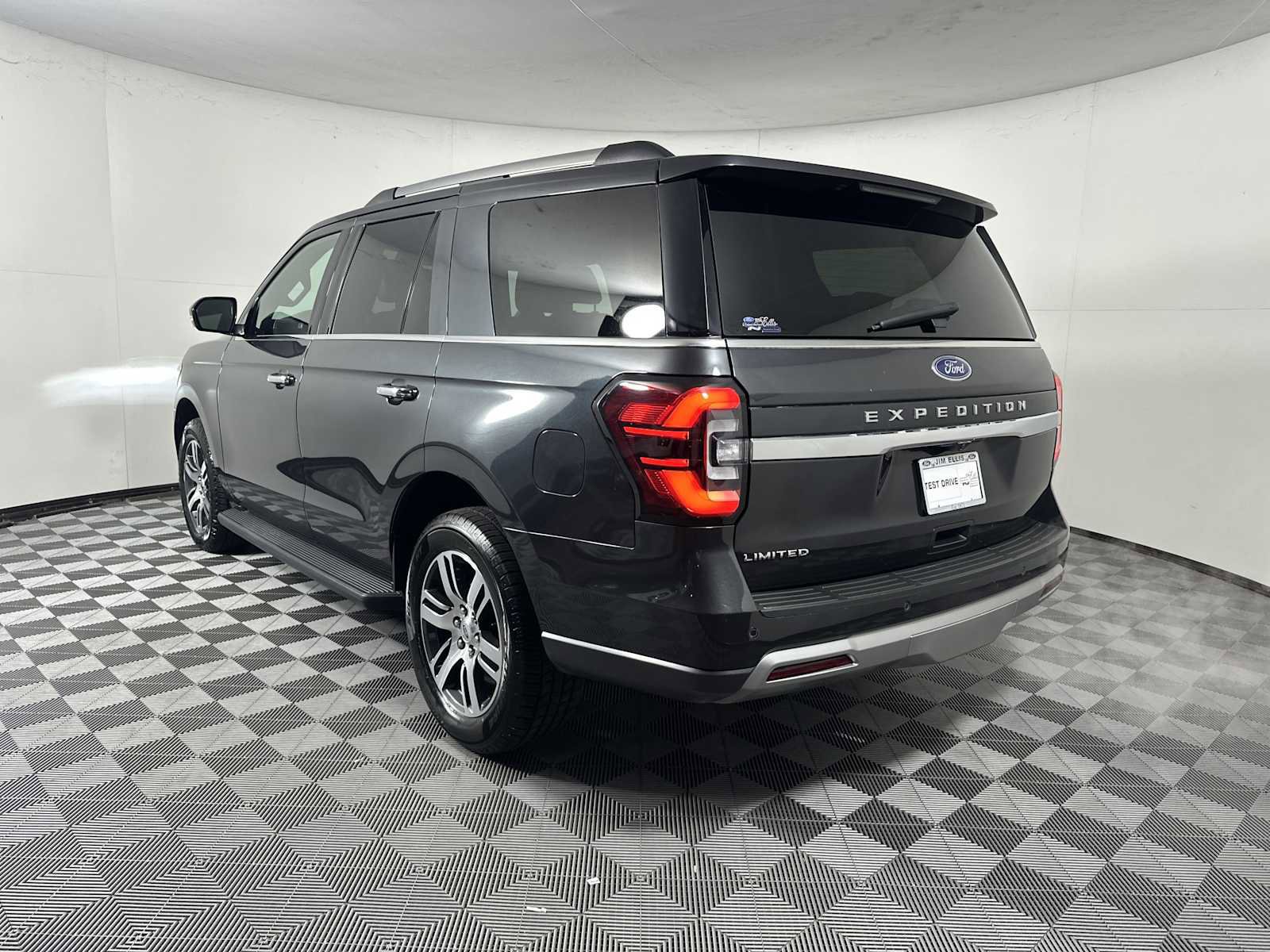 Certified 2024 Ford Expedition Limited image 3