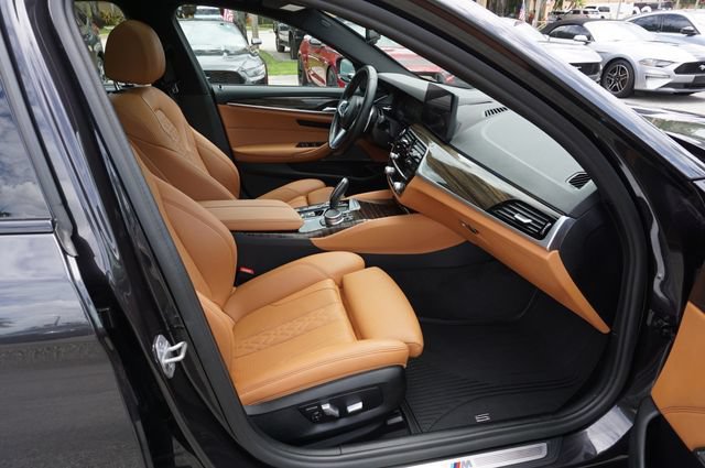 Used 2022 BMW 530i w/ M Sport Package RWD image 3