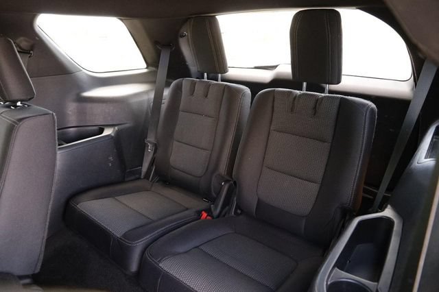 Certified 2017 Ford Explorer XLT FWD image 10