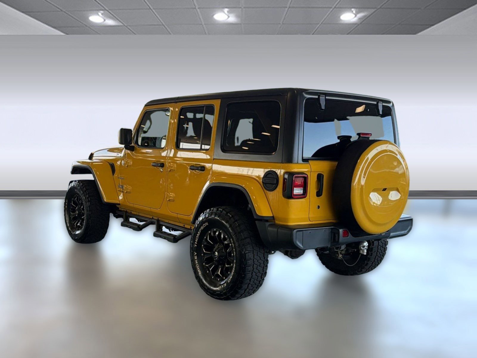 Used 2018 Jeep Wrangler Unlimited Sahara AWD/4WD image 3