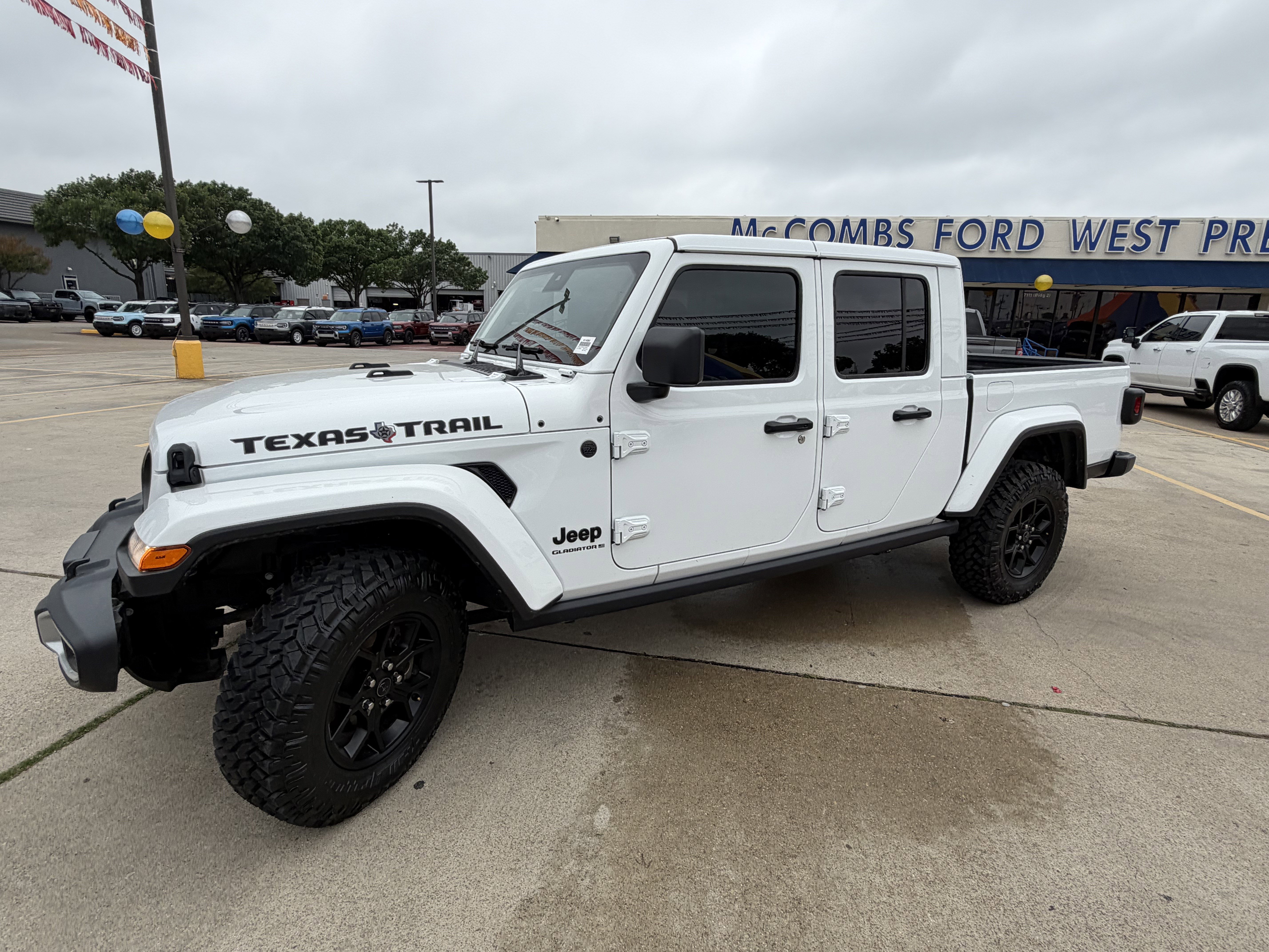 Used 2024 Jeep Gladiator Sport AWD/4WD image 12