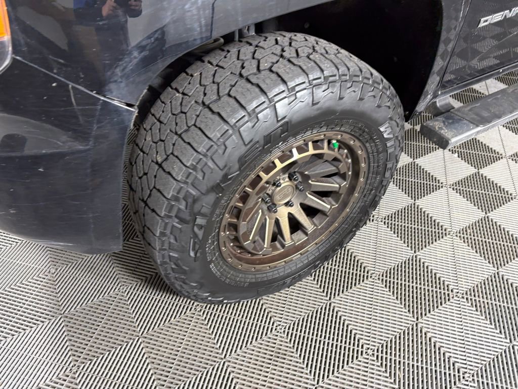 Used 2018 GMC Canyon Denali image 9