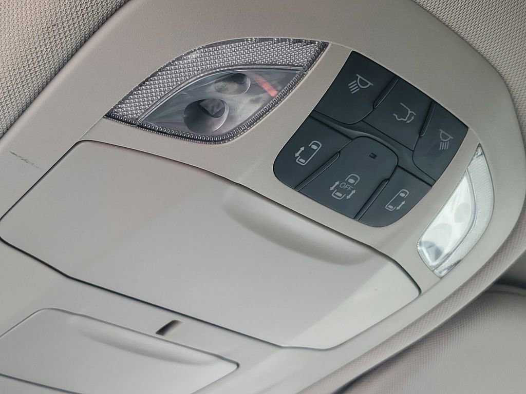 Used 2023 Chrysler Pacifica Touring-L image 22