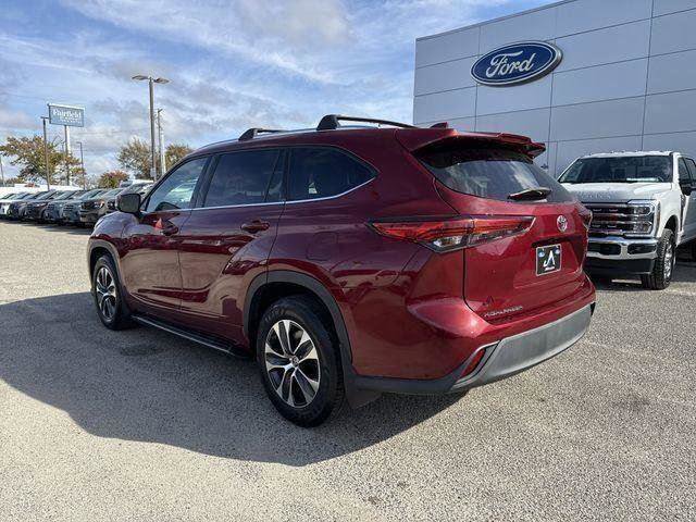 Used 2021 Toyota Highlander XLE image 14