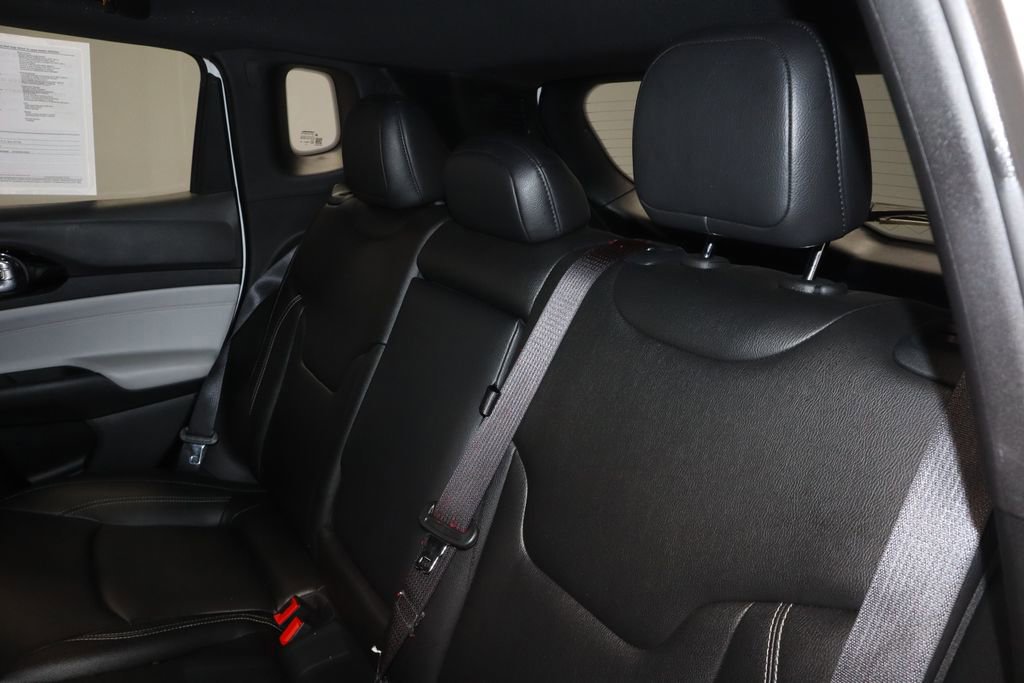 Used 2025 Jeep Compass Limited image 21