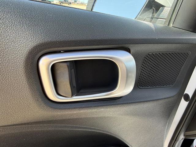 Used 2025 Hyundai Venue SEL image 16