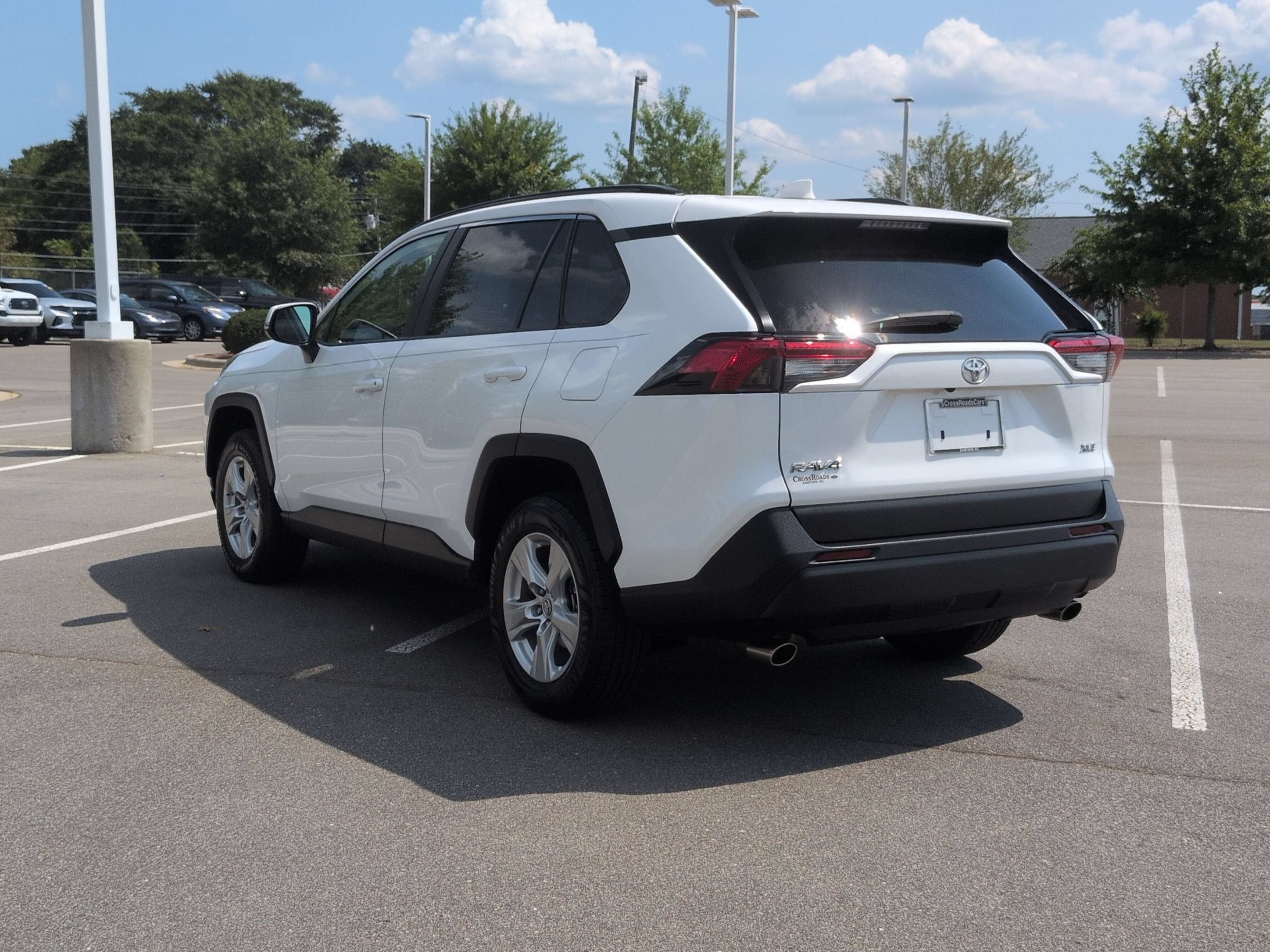 Used 2019 Toyota RAV4 XLE FWD image 6