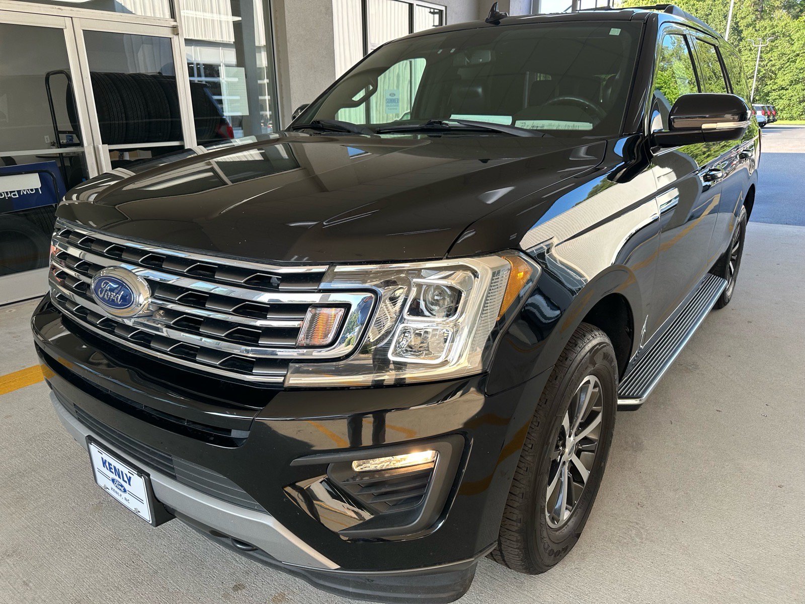 Certified 2019 Ford Expedition XLT w/ Equipment Group 202A AWD/4WD image 3