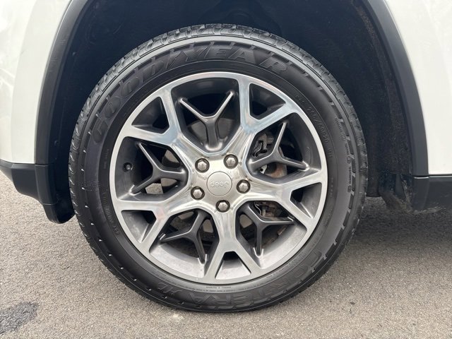 Used 2019 Jeep Grand Cherokee Limited image 9