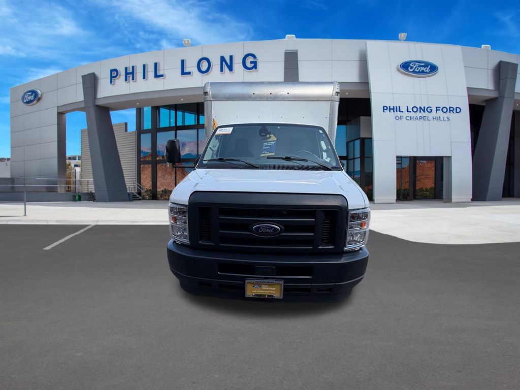 Certified 2023 Ford E-450 and Econoline 450 Super Duty w/ Driver's Safety Package RWD image 8