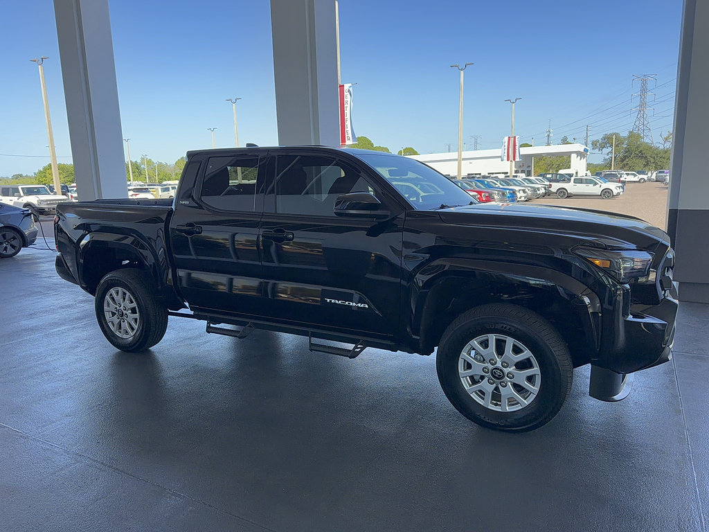 Used 2026 Toyota Tacoma SR5 AWD/4WD image 5