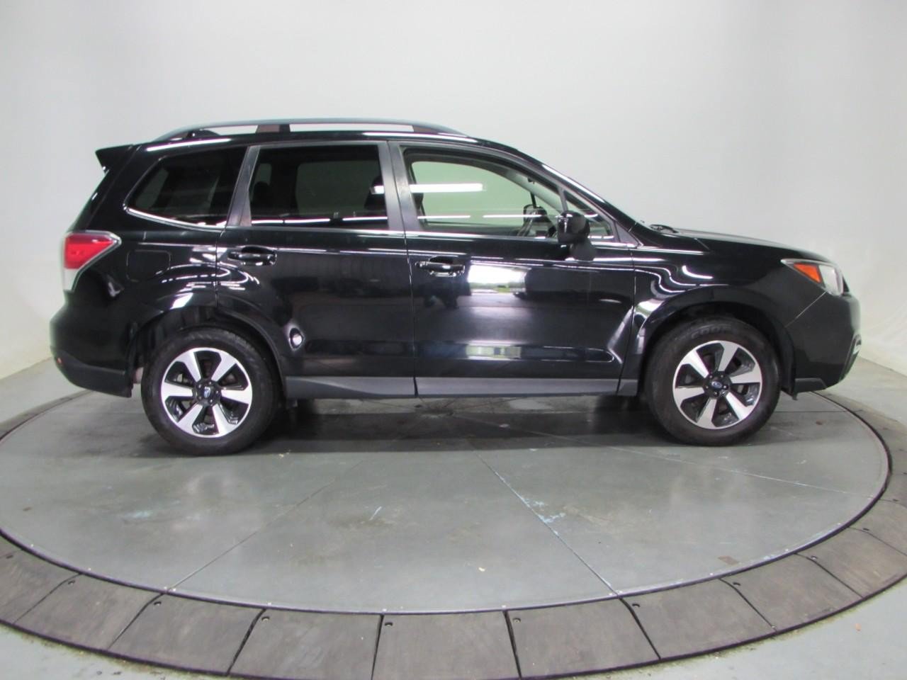 Used 2017 Subaru Forester 2.5i Limited AWD/4WD image 8