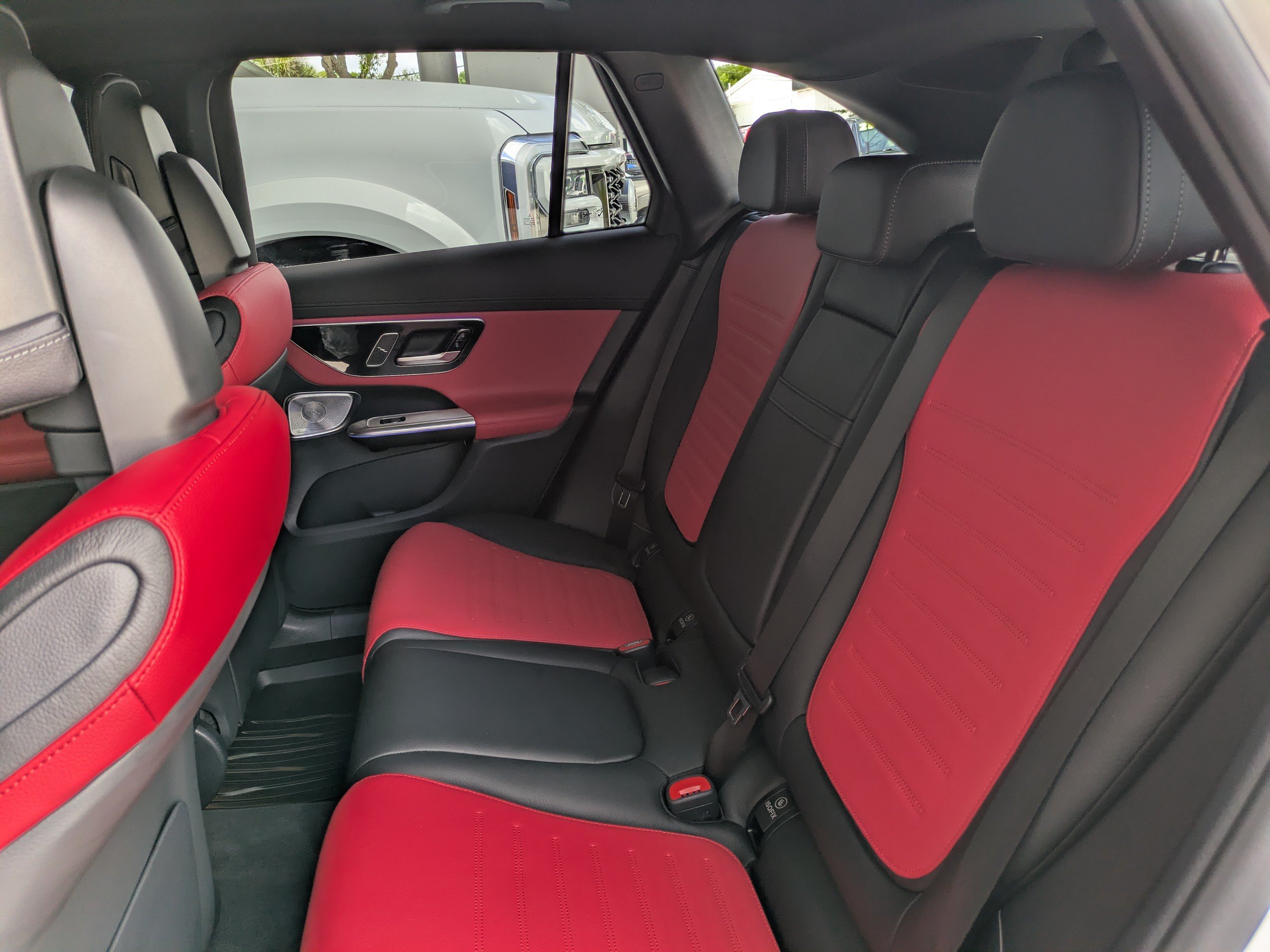 Used 2025 Mercedes-Benz GLC 300 4MATIC image 15