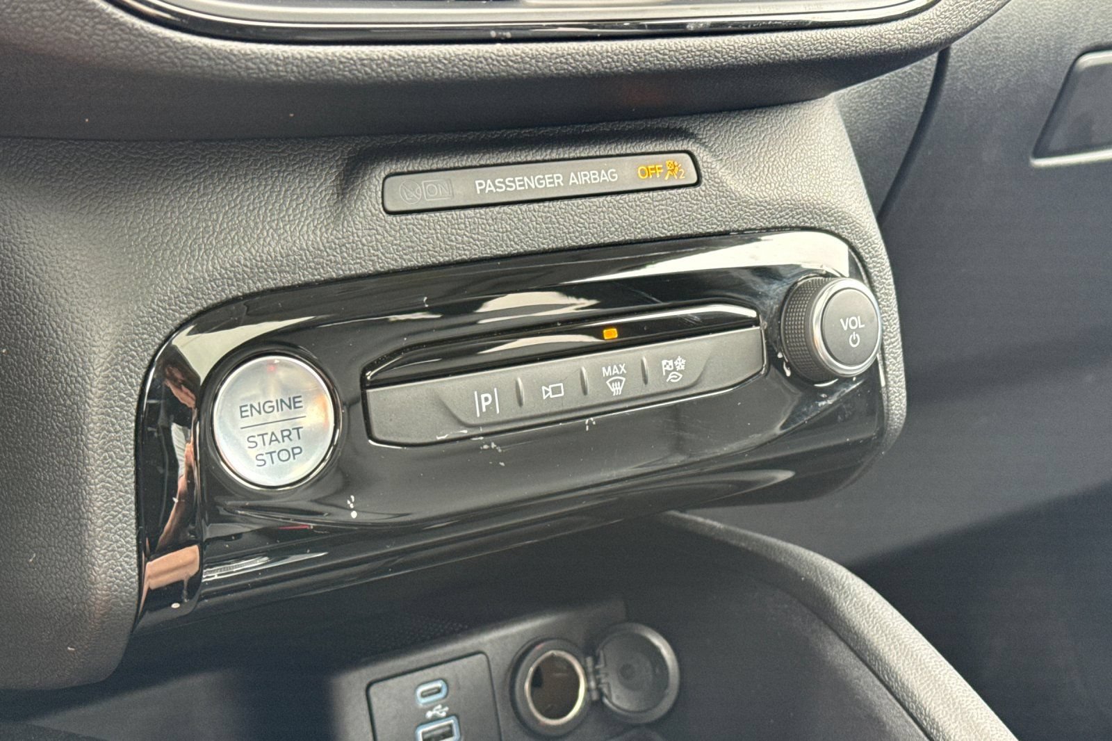 Certified 2023 Ford Escape Platinum FWD image 20