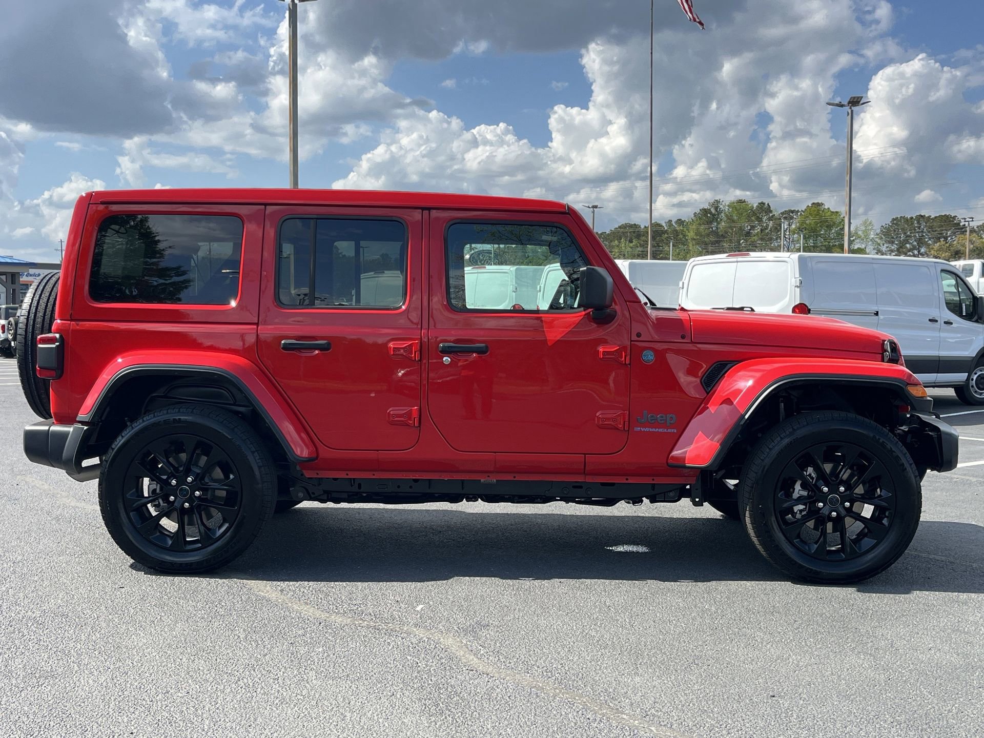 Used 2025 Jeep Wrangler Unlimited Sahara w/ Safety Group image 3