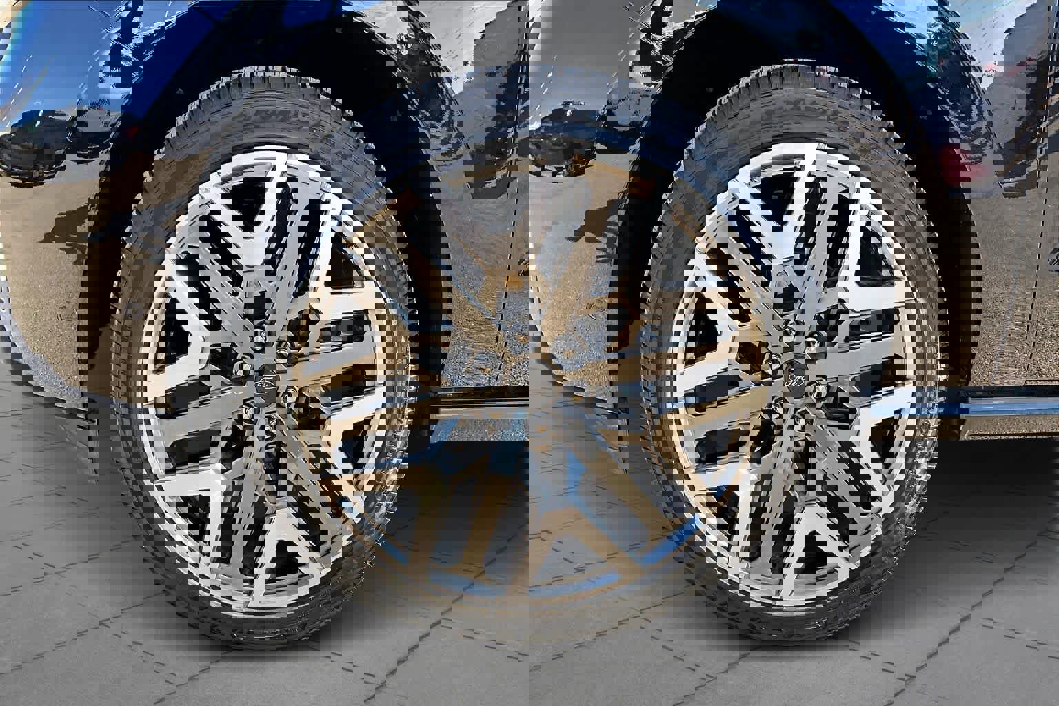 Certified 2025 Ford Expedition Platinum w/ Platinum Ultimate Package image 13