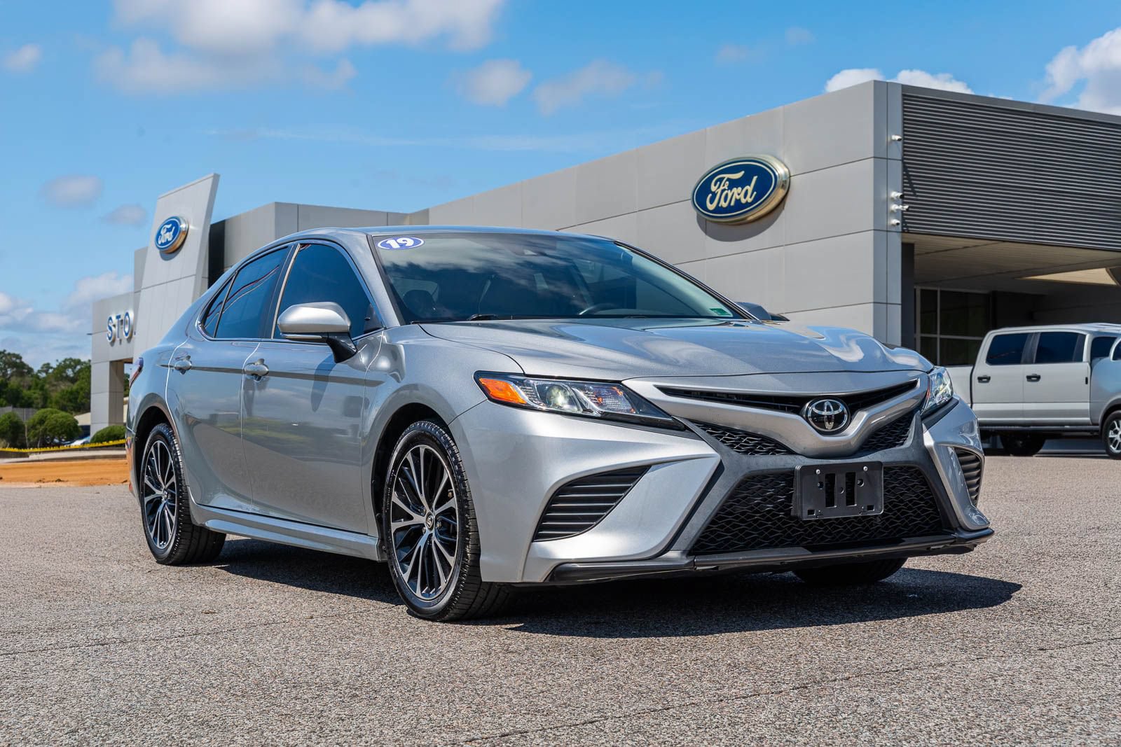 Used 2019 Toyota Camry SE w/ Convenience Package