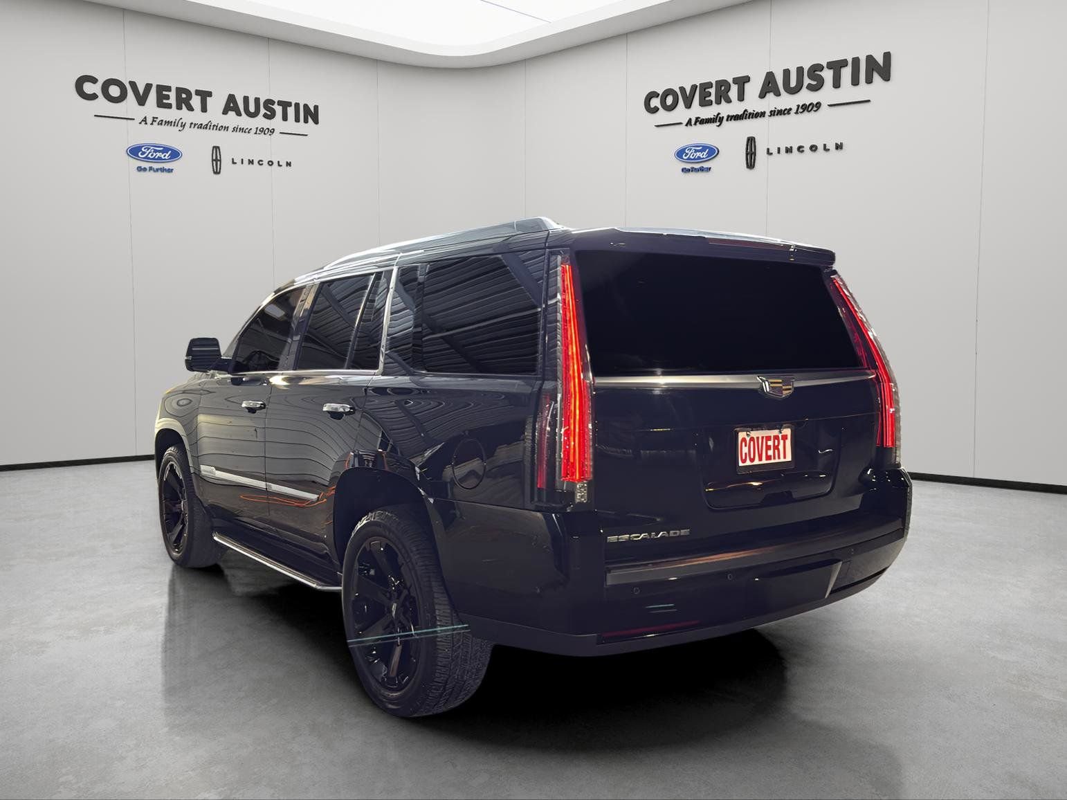 Used 2018 Cadillac Escalade Luxury image 3
