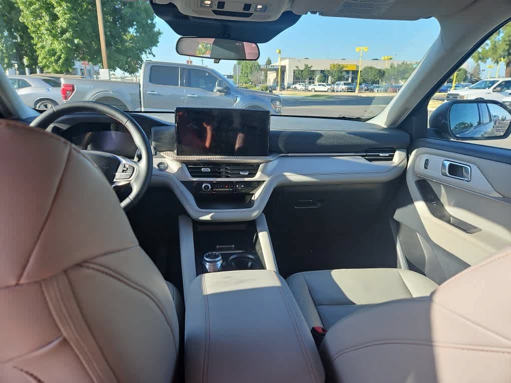 Certified 2025 Ford Explorer Active w/ Active Comfort Package AWD/4WD image 11