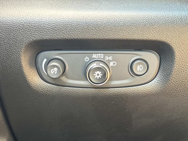 Used 2019 Chevrolet Traverse Premier w/ Driver Confidence II Package FWD image 24
