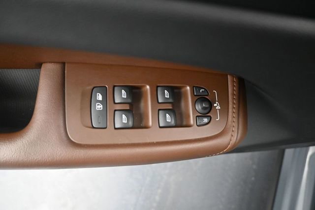 Used 2023 Volvo XC60 B5 Plus w/ Climate Package AWD/4WD image 10