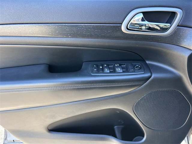 Used 2018 Jeep Grand Cherokee Laredo image 30