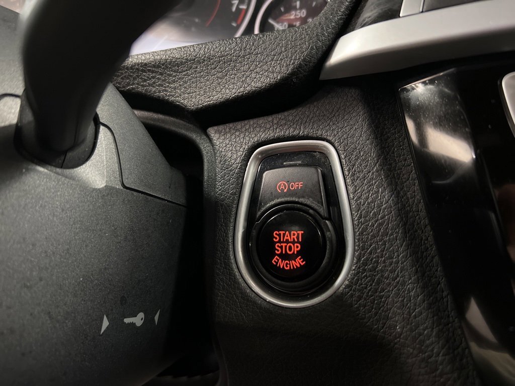 Used 2018 BMW 330i xDrive Sedan w/ Convenience Package image 23