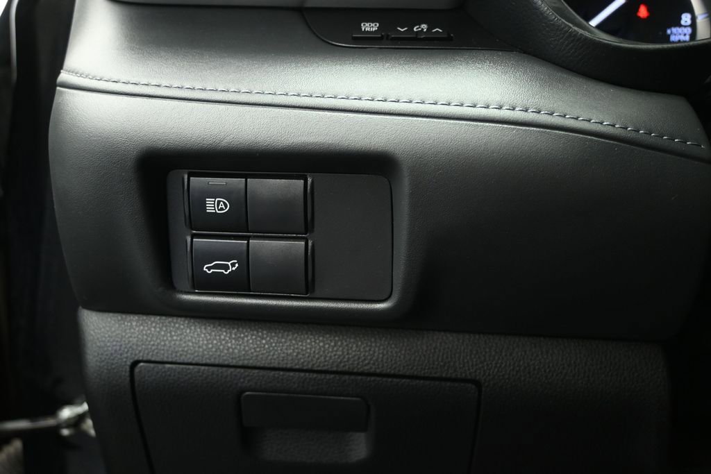 Used 2022 Toyota Highlander XLE FWD image 13
