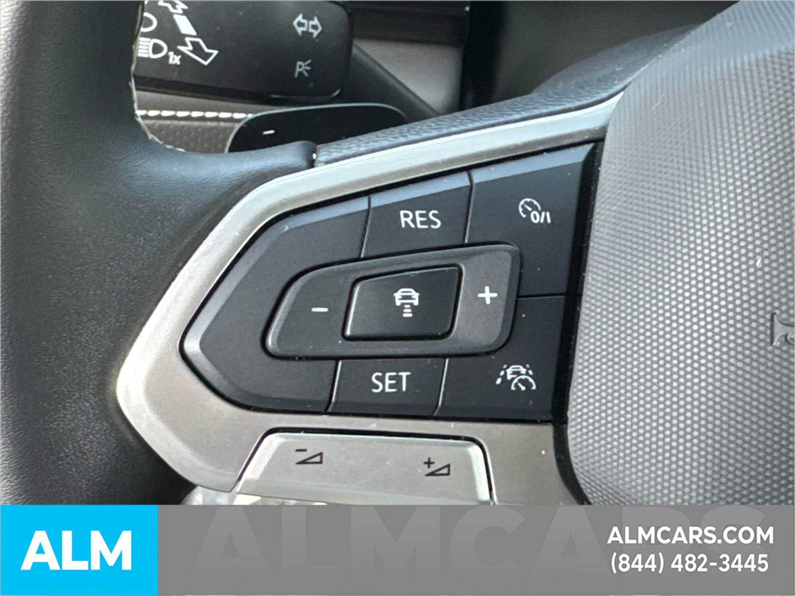 Used 2025 Volkswagen Atlas Cross Sport SE image 30