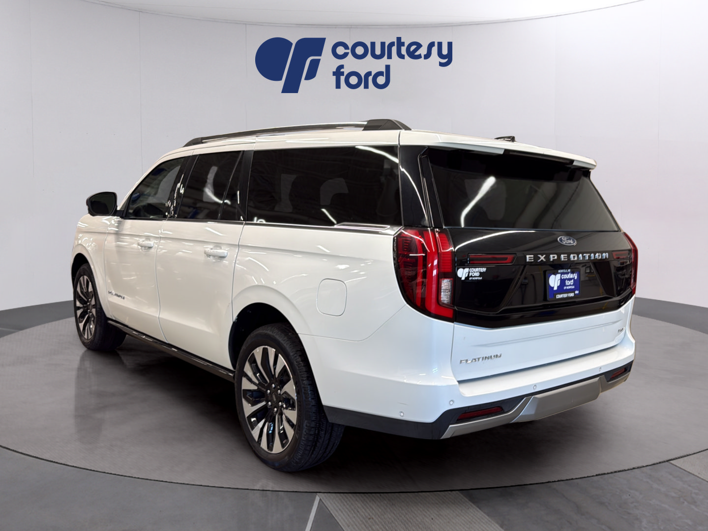 Certified 2025 Ford Expedition Max Platinum w/ Driver's Package AWD/4WD image 5